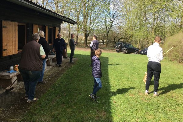 Frühjahrsputz am Lehrbienenstand